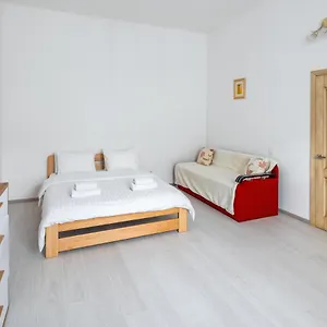 https://tiha-quartira-v-centri.hotelslviv.net