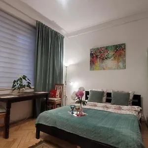 https://rynok-square-12-ozy-apartment-in-the-city-center.hotelslviv.net